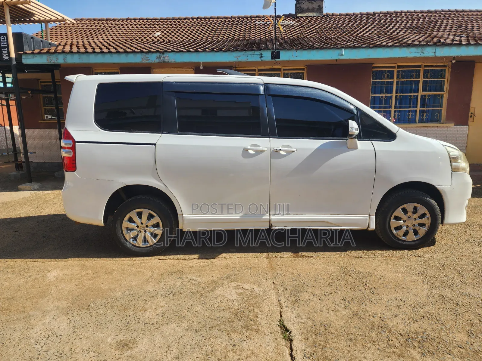 Toyota Noah 2013 White