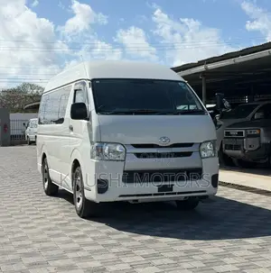 Toyota HiAce 2019 White