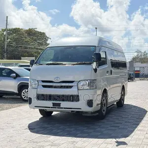 Toyota HiAce 2019 White