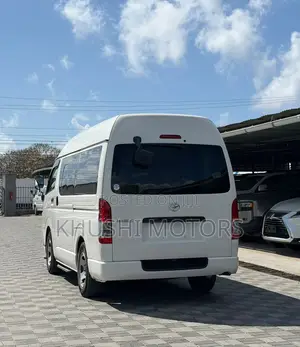 Toyota HiAce 2019 White