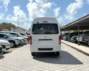 Toyota HiAce 2019 White