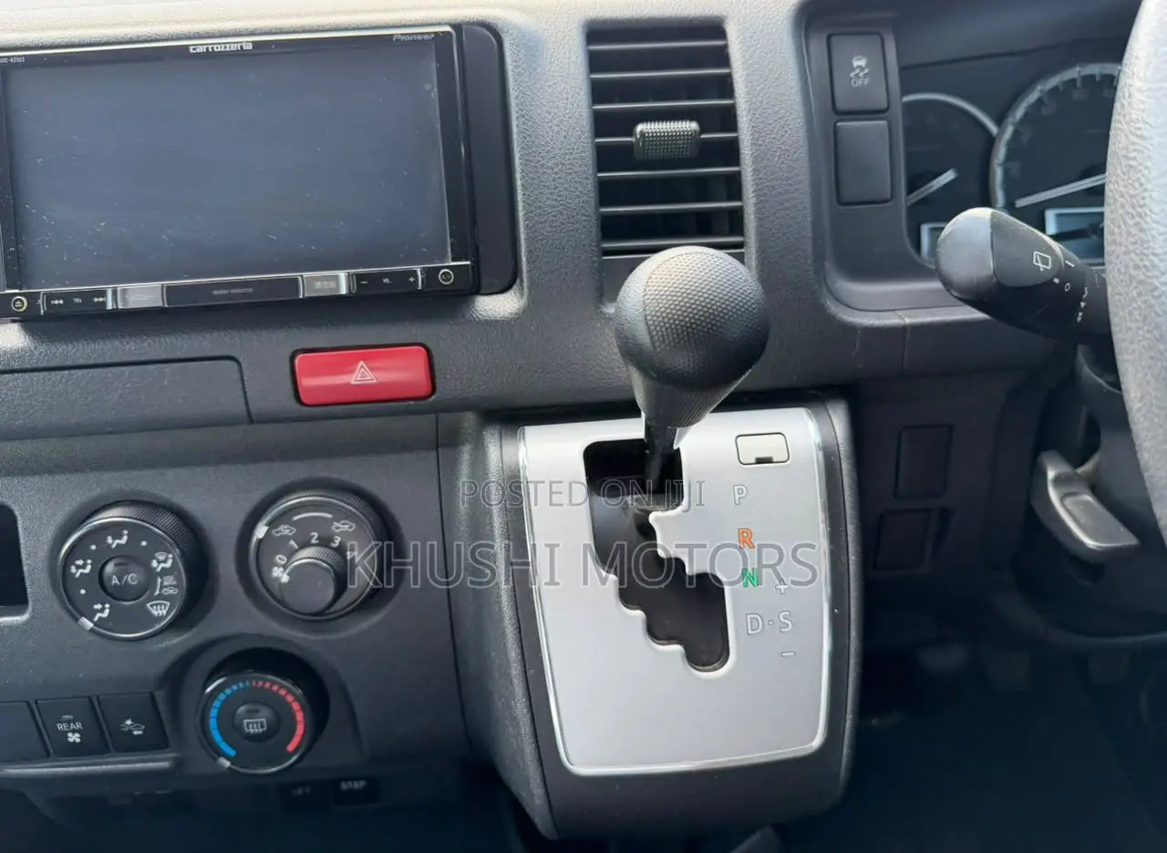 Toyota HiAce 2019 White