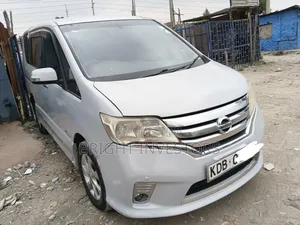 Nissan Serena 2014