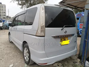 Nissan Serena 2014