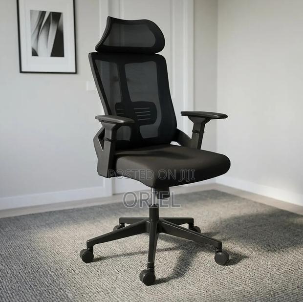 Office Chair : Ergonomic Staff Seat - thumbnail 2
