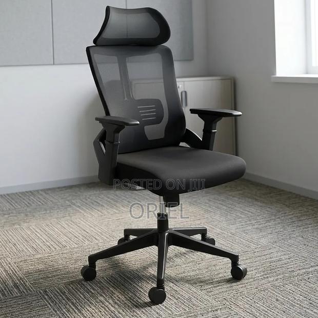 Office Chair : Ergonomic Staff Seat - thumbnail 3