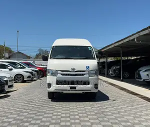 Toyota HiAce 2019 White