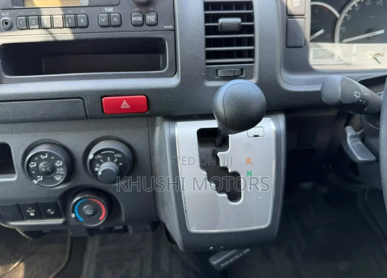 Toyota HiAce 2019 White