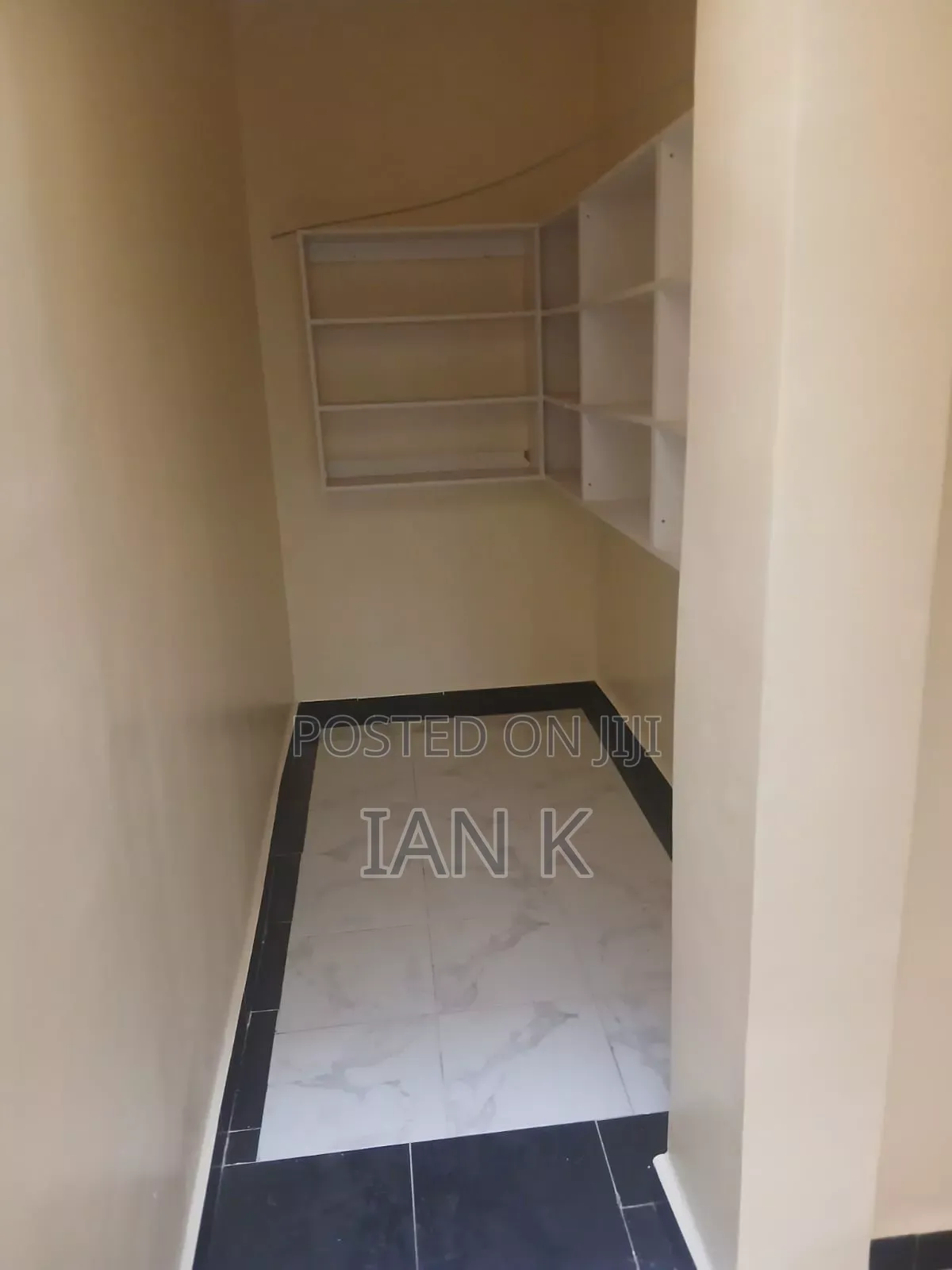 5bdrm Maisonette in Murema Estate, Kenyatta Road / Theta  for sale