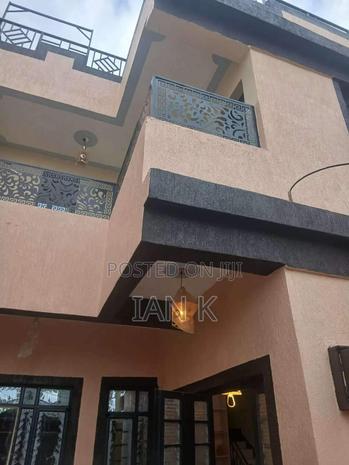 5bdrm Maisonette in Murema Estate, Kenyatta Road / Theta  for sale