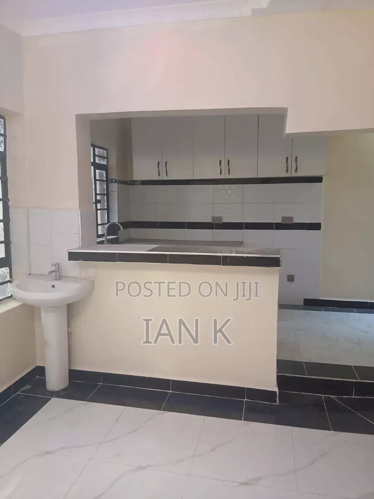 5bdrm Maisonette in Murema Estate, Kenyatta Road / Theta  for sale