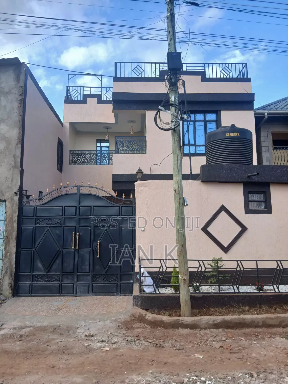 5bdrm Maisonette in Murema Estate, Kenyatta Road / Theta  for sale