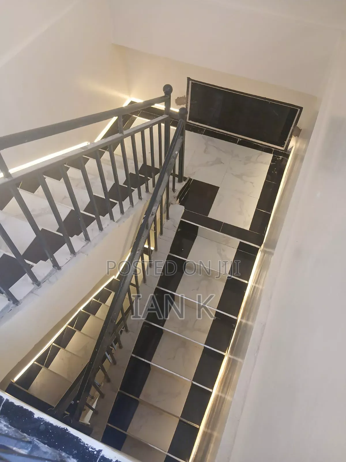5bdrm Maisonette in Murema Estate, Kenyatta Road / Theta  for sale