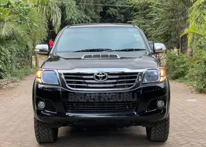 Toyota Hilux 2016 Black