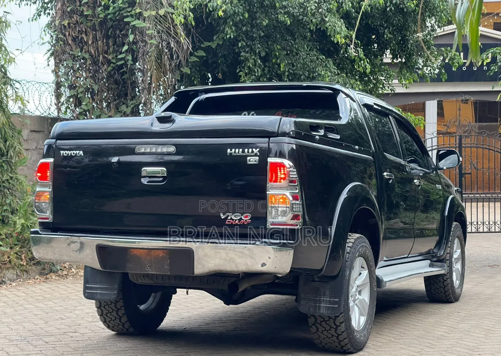 Toyota Hilux 2016 Black