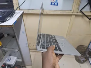 Laptop Apple MacBook 2GB Intel Core i5 SSD 60GB