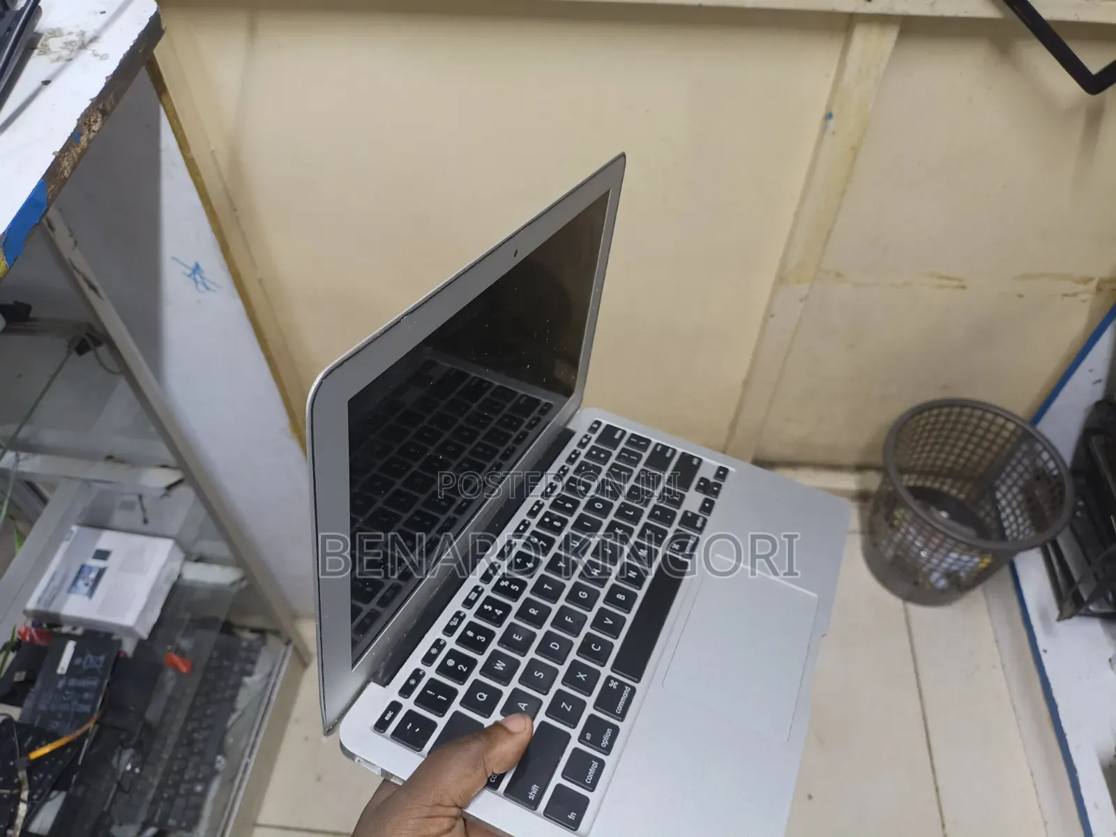 Laptop Apple MacBook 2GB Intel Core i5 SSD 60GB