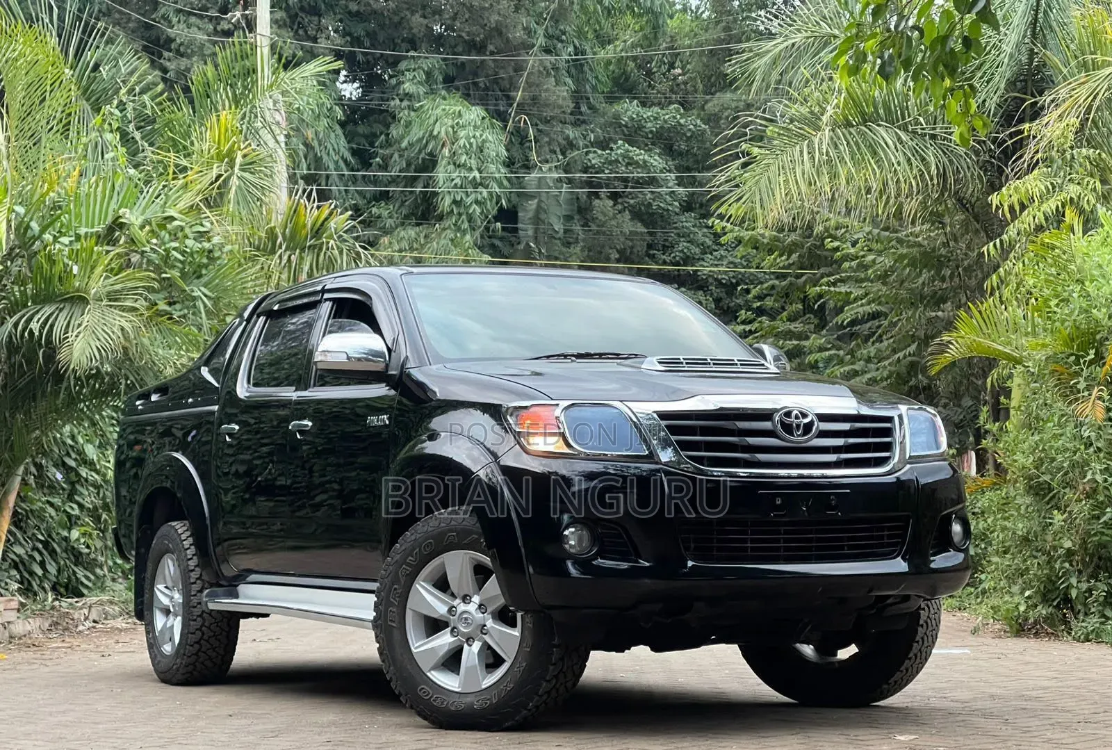 Toyota Hilux 2016 Black
