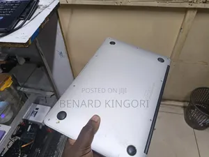 Laptop Apple MacBook 2GB Intel Core i5 SSD 60GB
