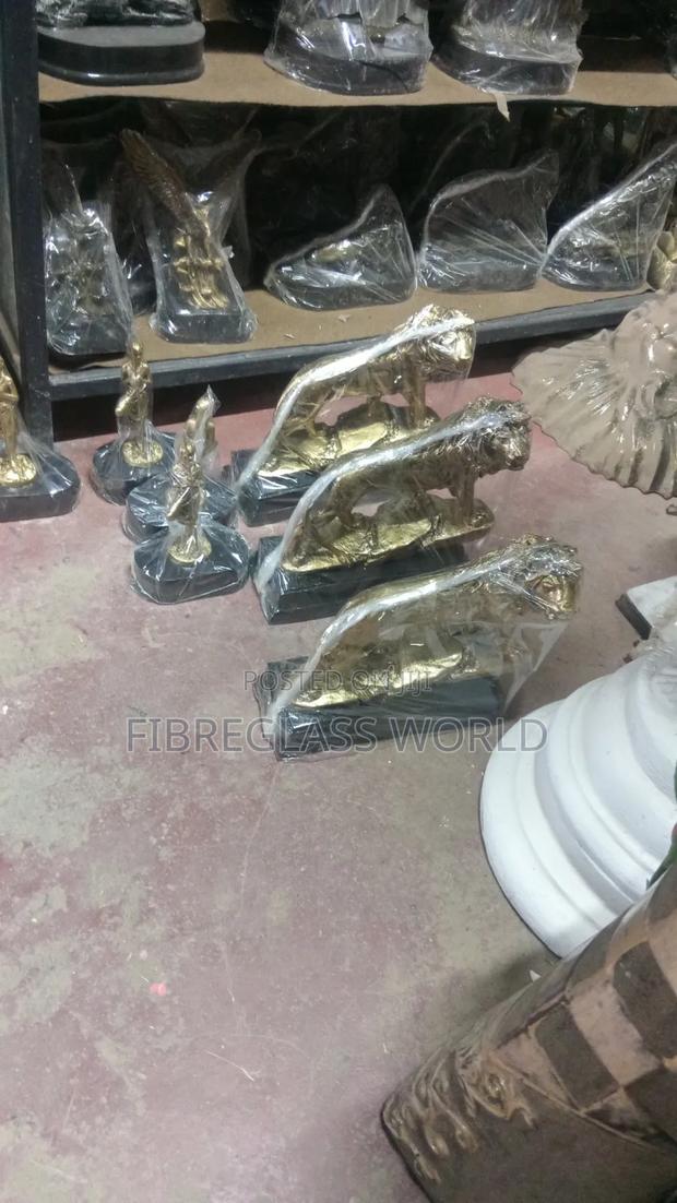 Lion Sculpture - thumbnail 2