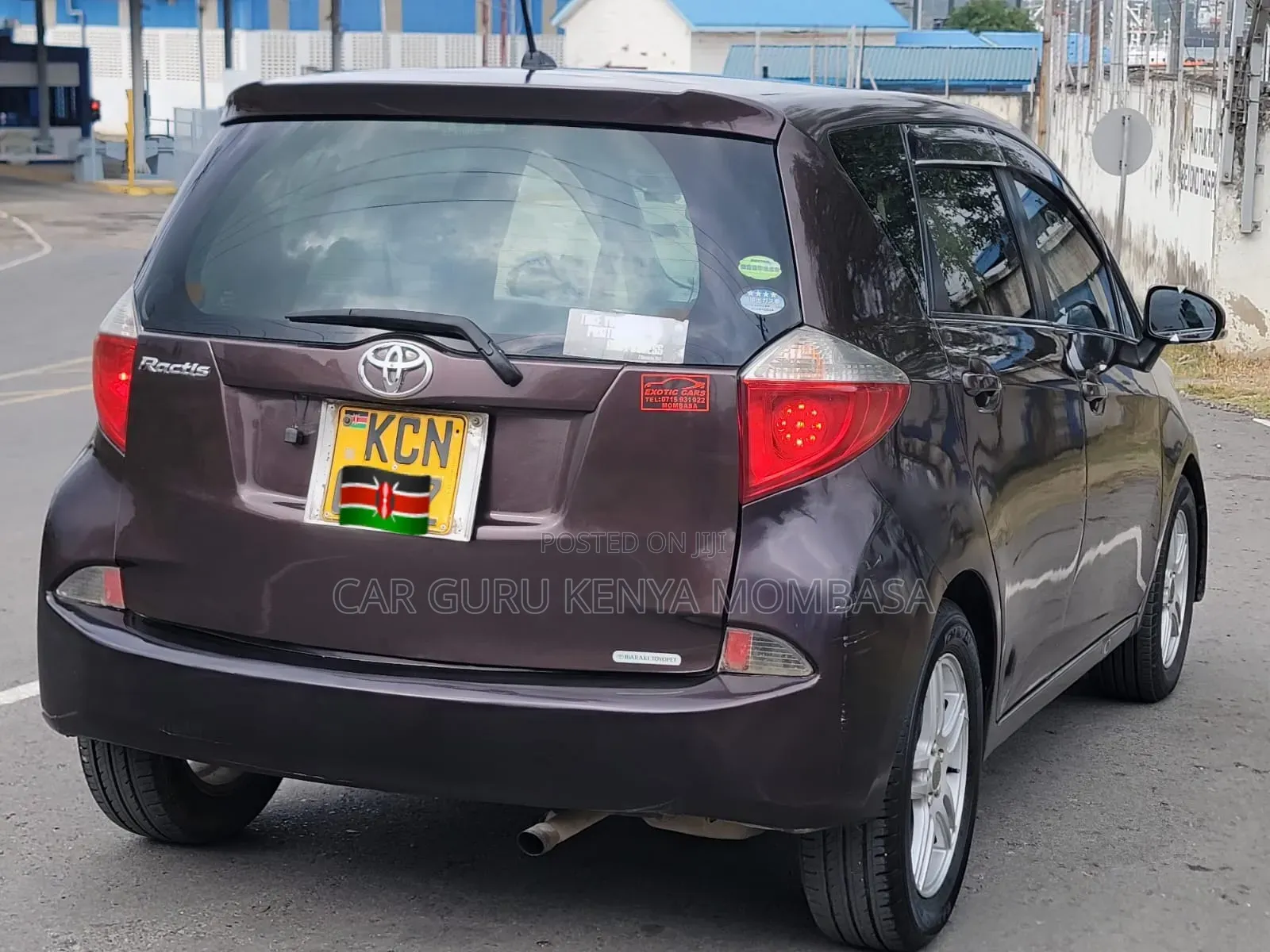 Toyota Ractis 2010 Maroon