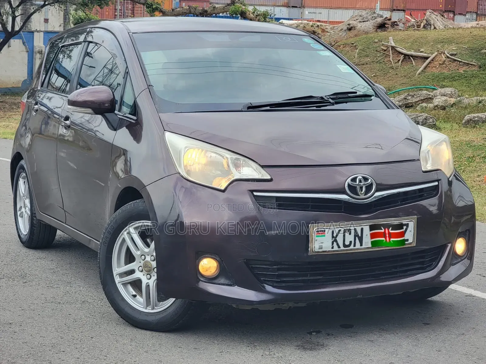 Toyota Ractis 2010 Maroon