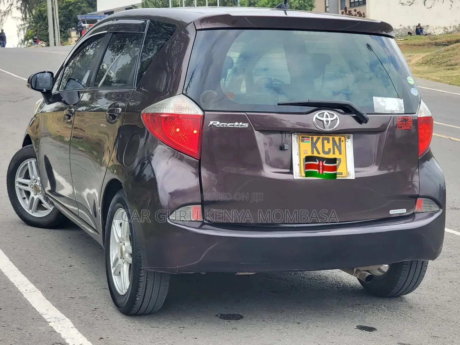 Toyota Ractis 2010 Maroon