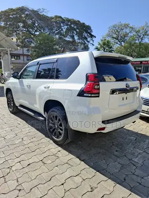 Toyota Land Cruiser Prado 2.7 2021 Pearl