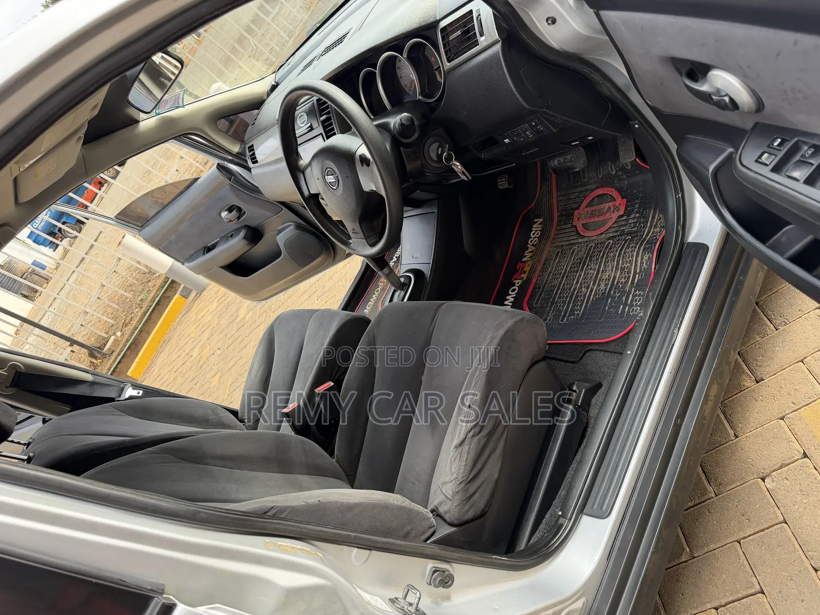 Nissan Tiida 2013 Silver