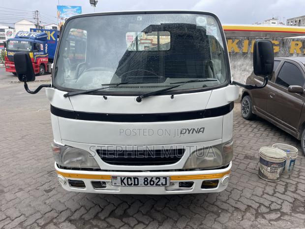 Toyota Dyna - main view