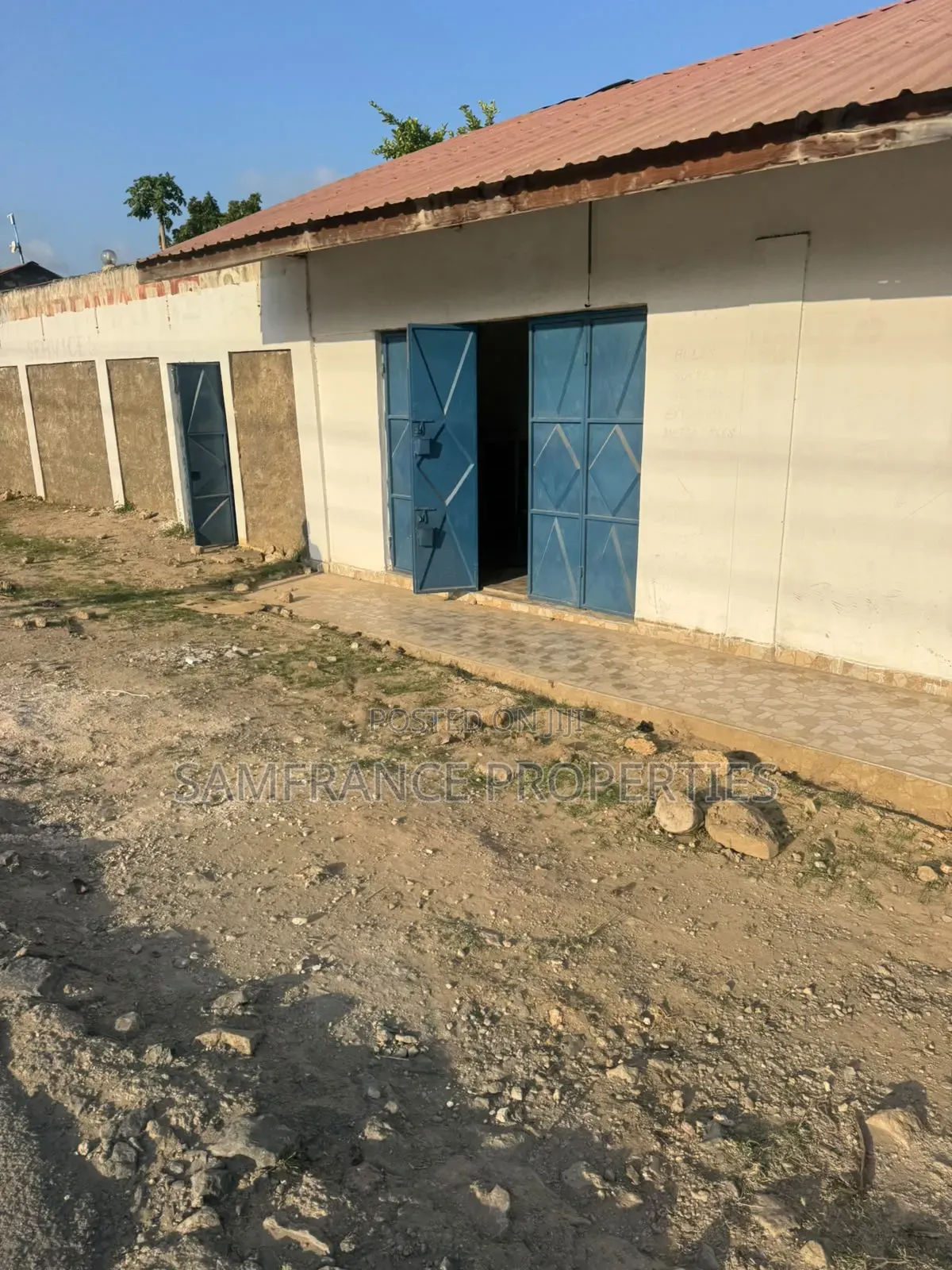 Utange Yard to Let