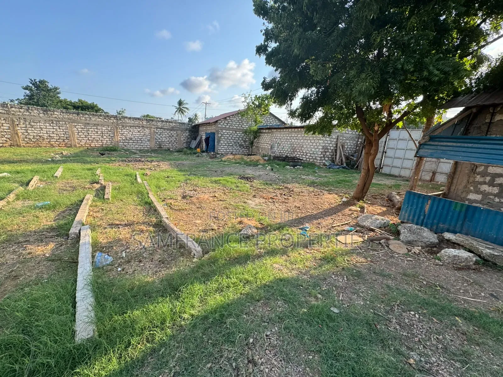 Utange Yard to Let