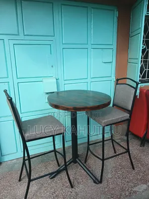 Patterned Round Table With 2Chairs
