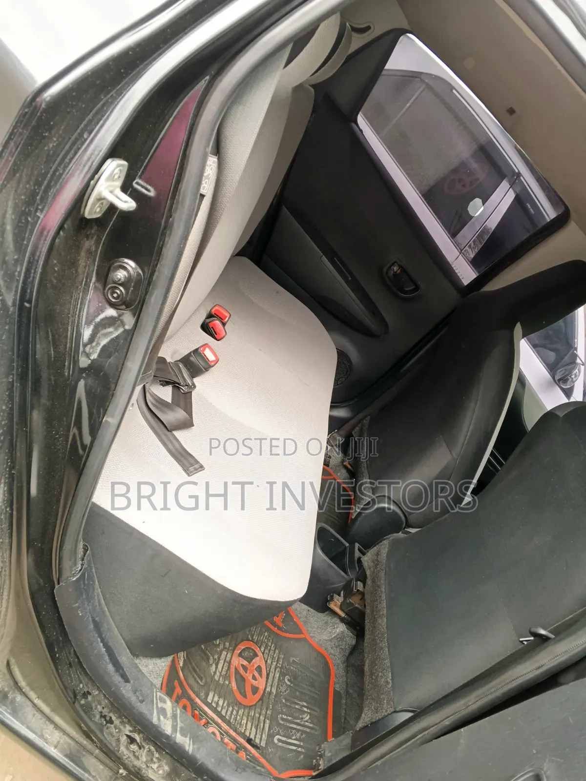Toyota Vitz 2013 Black