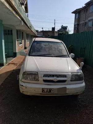 Suzuki Escudo 2000 White