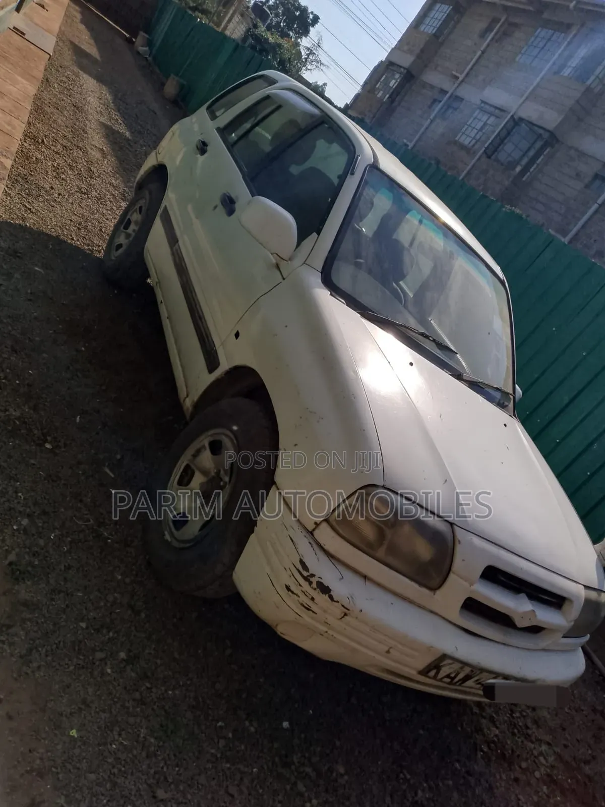 Suzuki Escudo 2000 White