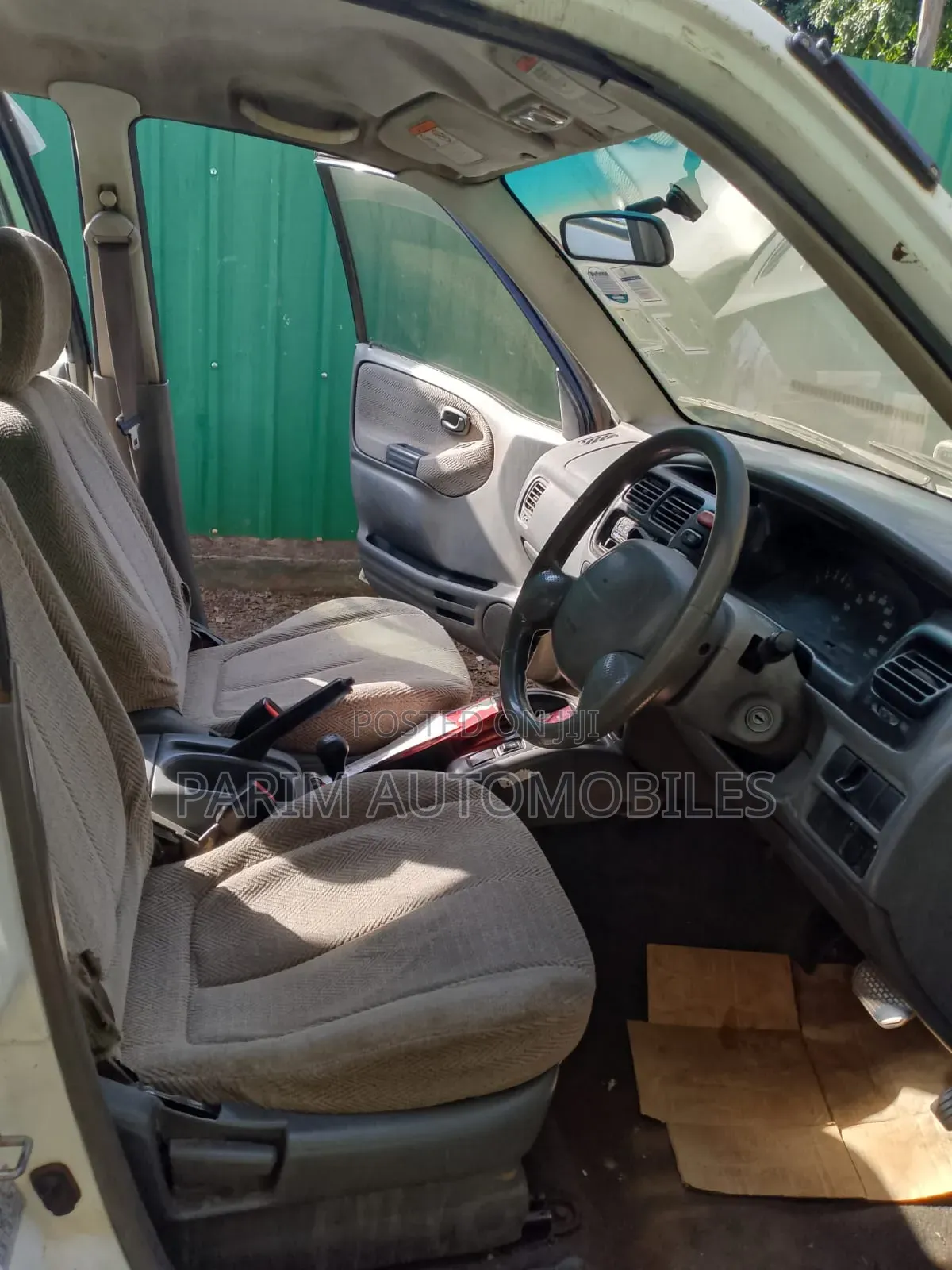 Suzuki Escudo 2000 White