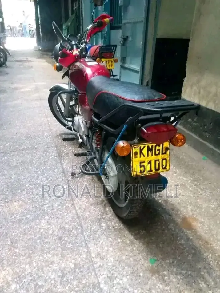 Bajaj Boxer 2024 Red
