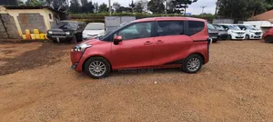 Toyota Sienta 2016 Burgundy