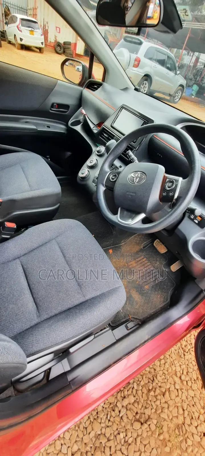 Toyota Sienta 2016 Burgundy