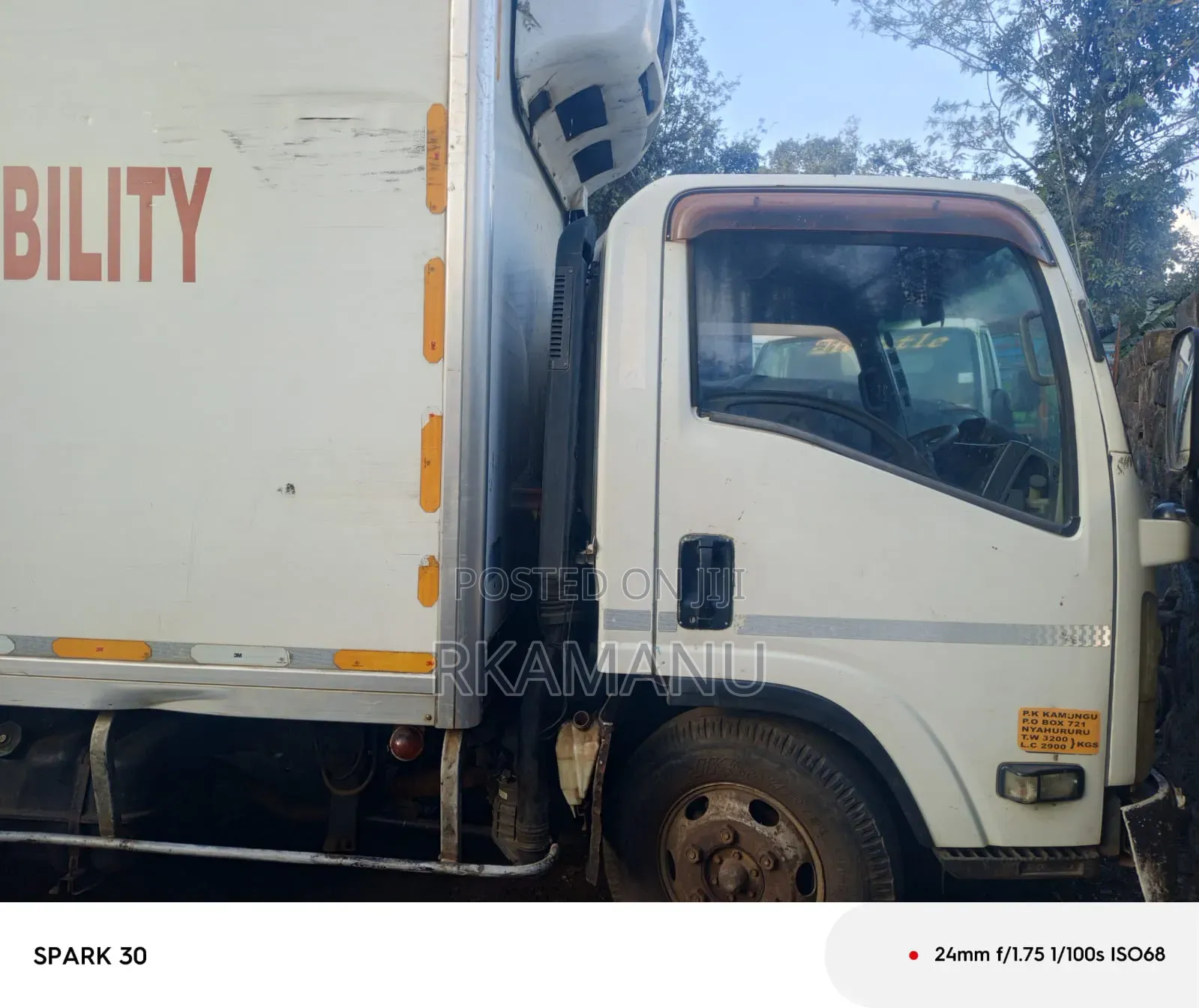 Isuzu Refrigerator Truck 2011 White