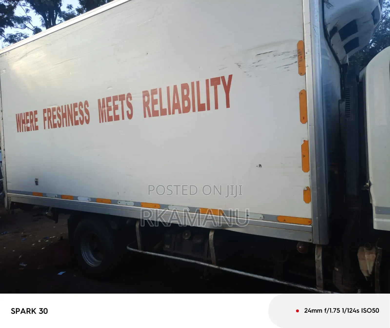Isuzu Refrigerator Truck 2011 White