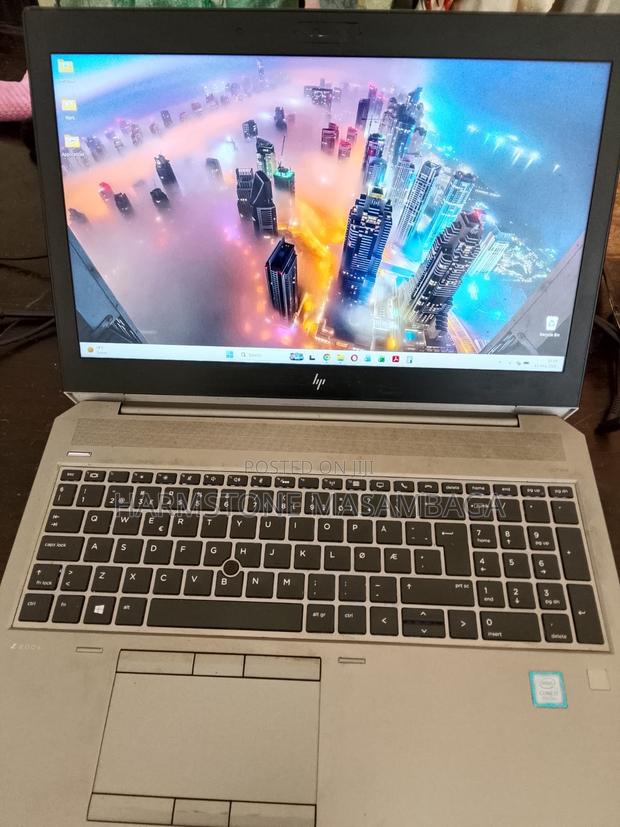 Laptop HP ZBook Studio G8 32GB Intel Core i7 SSD 256GB - thumbnail 3