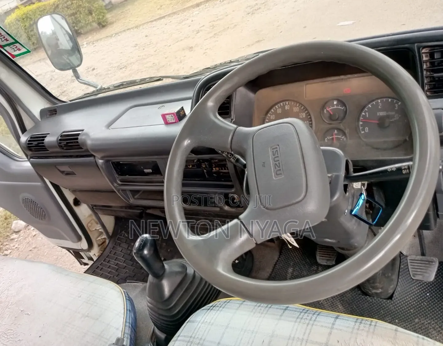Isuzu NKR Local
