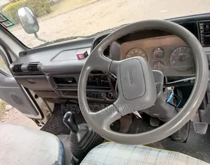 Isuzu NKR Local