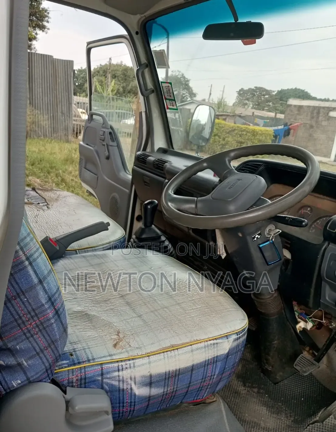 Isuzu NKR Local
