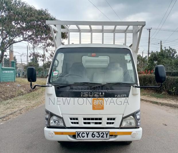 Isuzu NKR Local