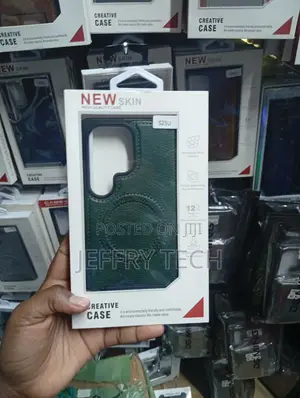 MagSafe in a White Retail Box Labeled for the Samsung Galaxy S25 Ultra