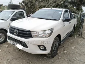 Toyota Hilux 2018 White