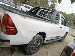 Toyota Hilux 2018 White